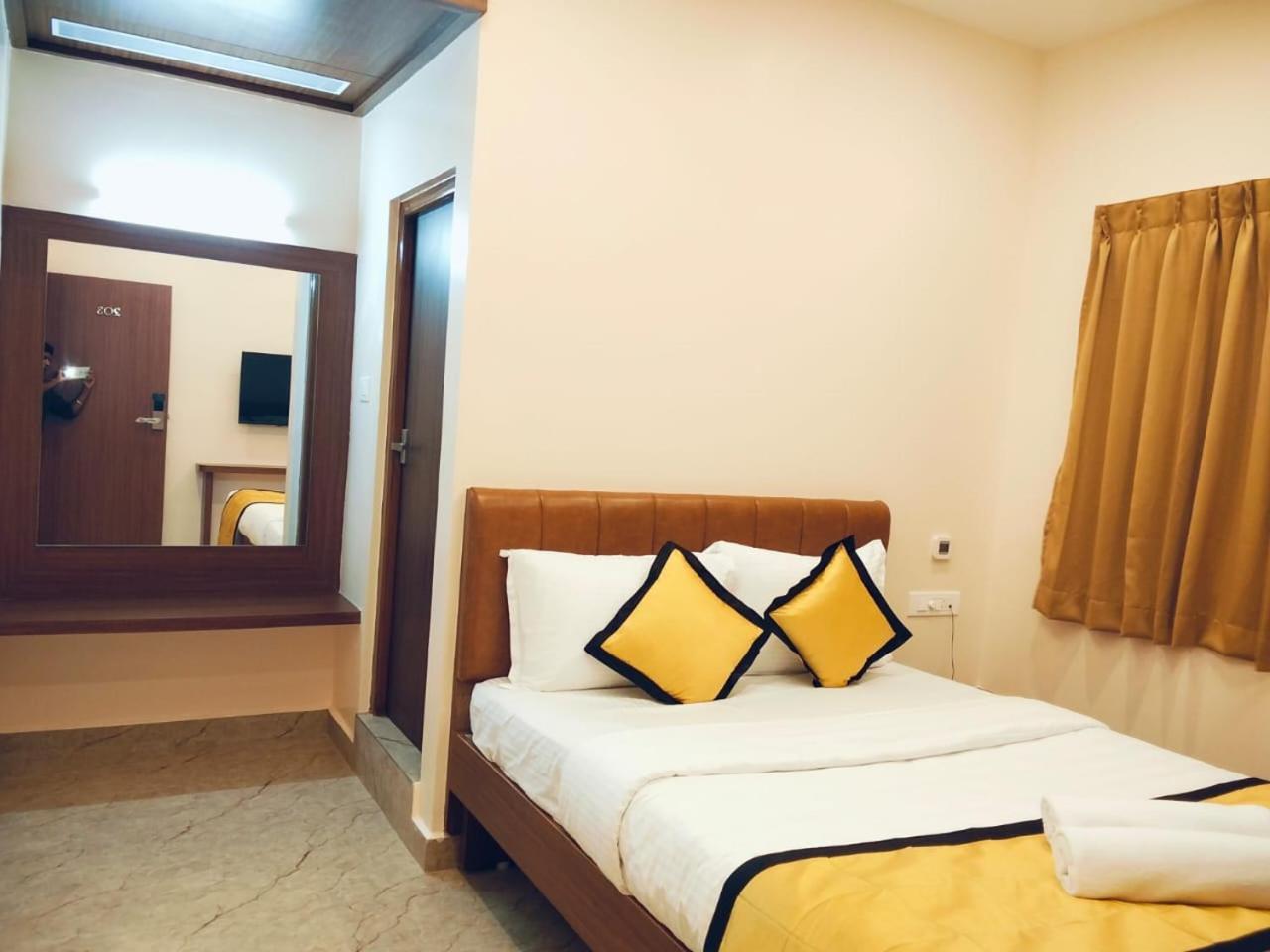 Uj Pallazzio - Business Class Luxury Hotel Tiruvannāmalai Εξωτερικό φωτογραφία