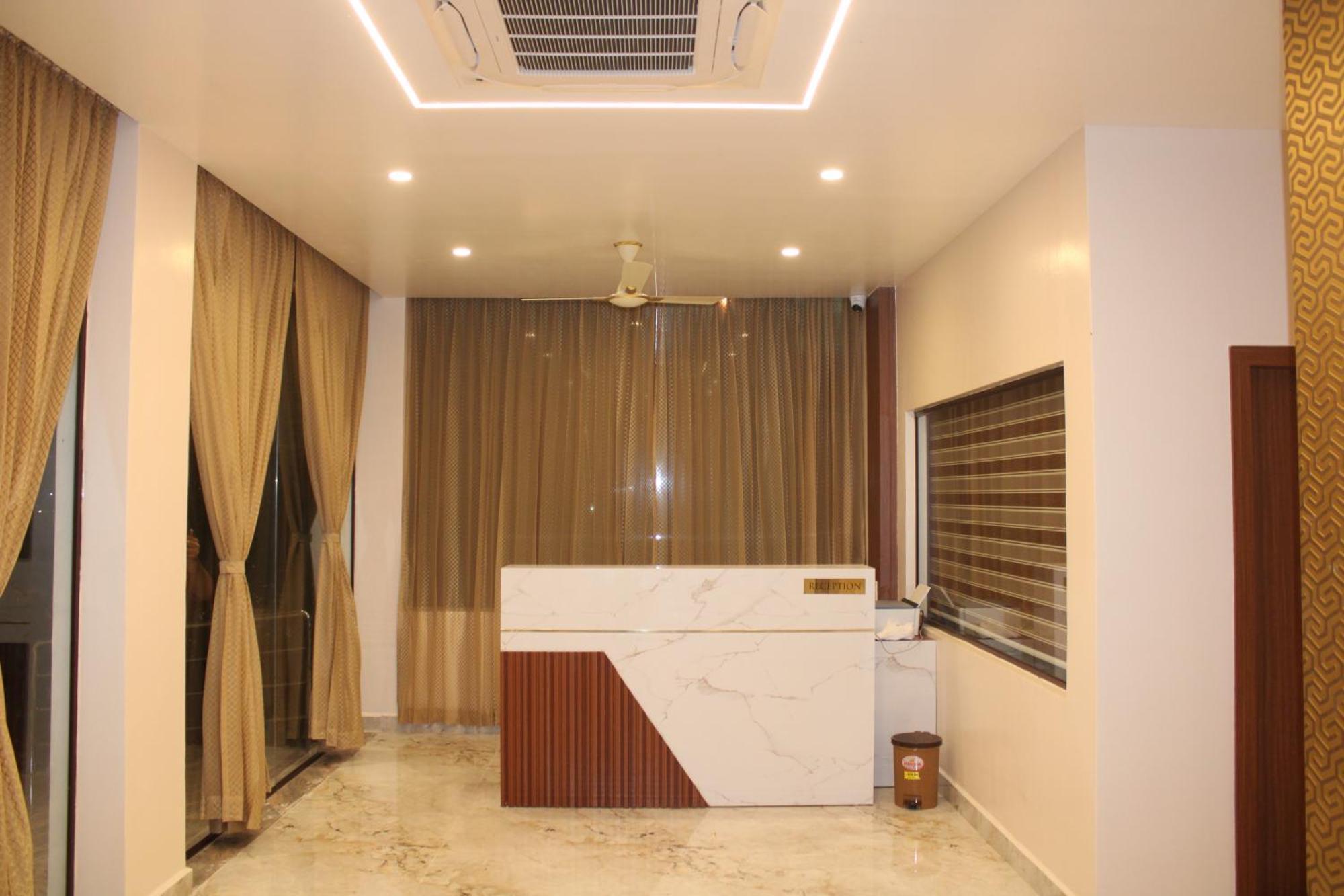 Uj Pallazzio - Business Class Luxury Hotel Tiruvannāmalai Εξωτερικό φωτογραφία