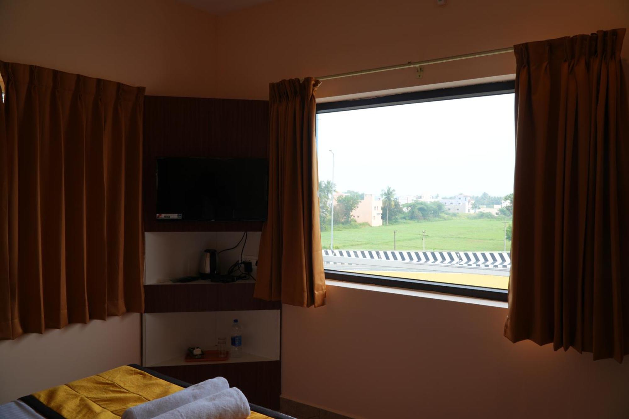 Uj Pallazzio - Business Class Luxury Hotel Tiruvannāmalai Εξωτερικό φωτογραφία