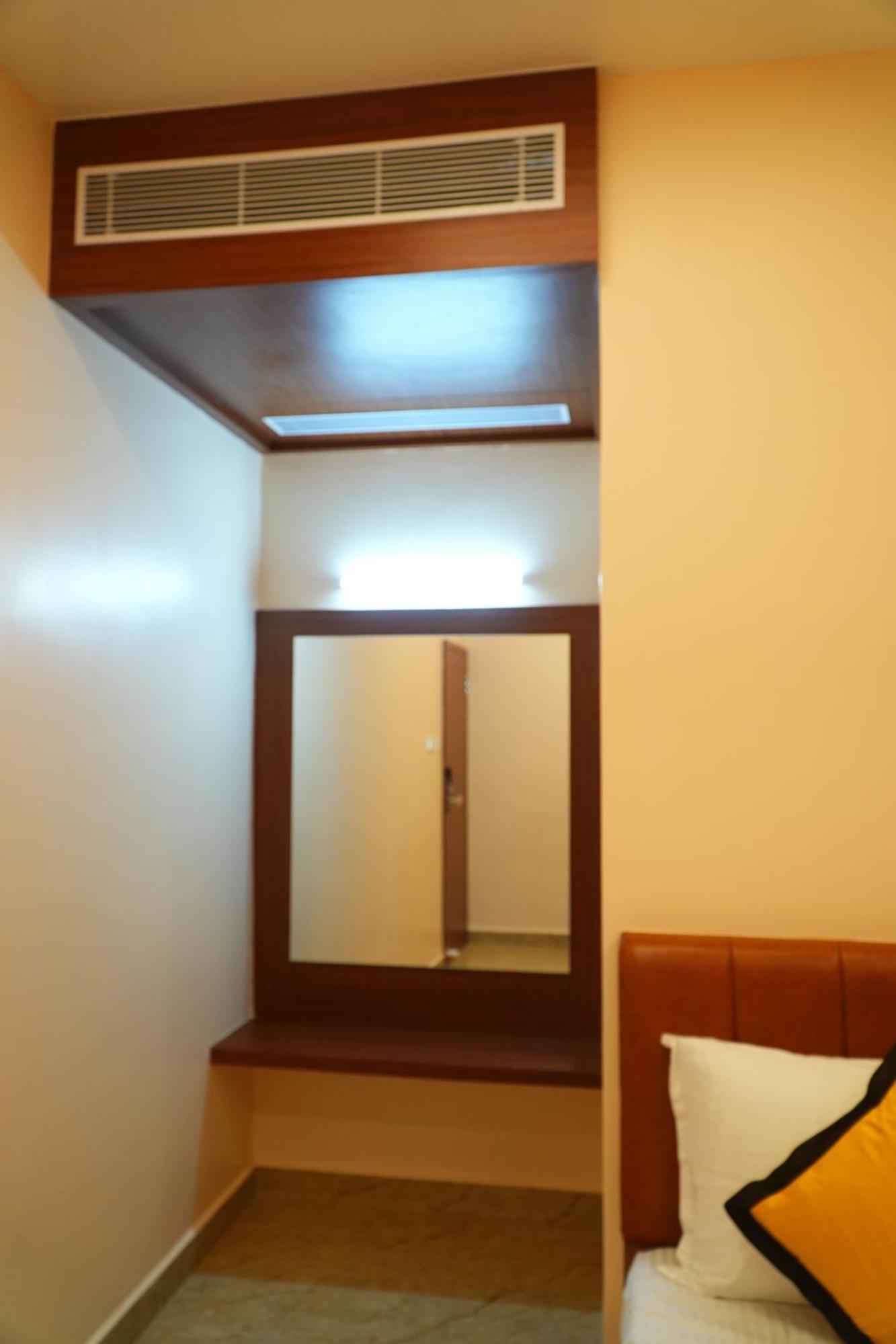 Uj Pallazzio - Business Class Luxury Hotel Tiruvannāmalai Εξωτερικό φωτογραφία